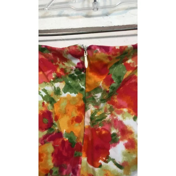 Forever21. Floral Pencil Skirt size 4 - Picture 6 of 13